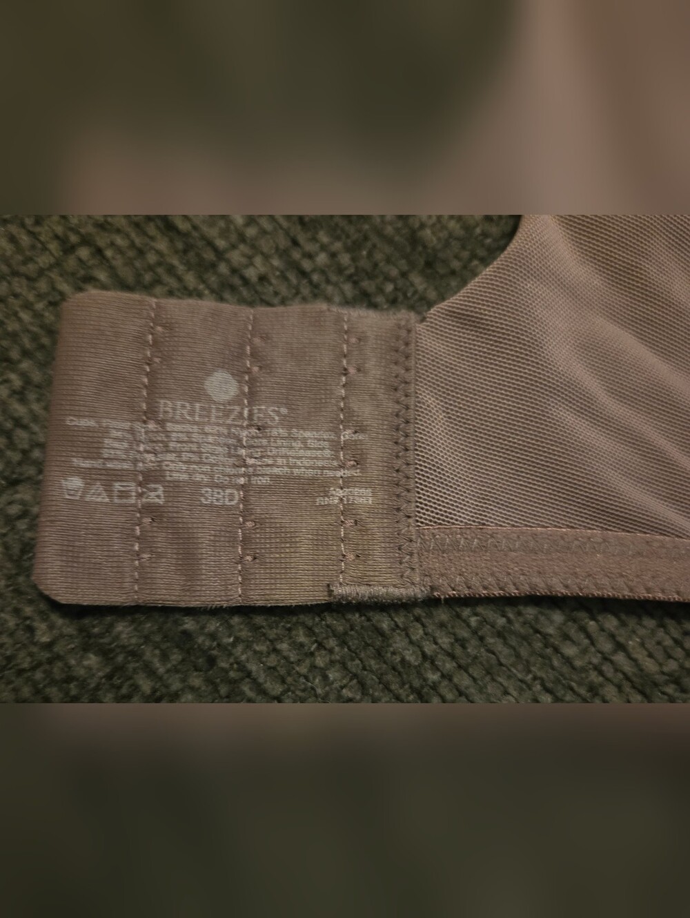 Breezies Seamless Underwire Bra in Taupe. Size 38D - Picture 3 of 4